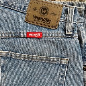 Medium wash wrangler jeans (30 x 32)